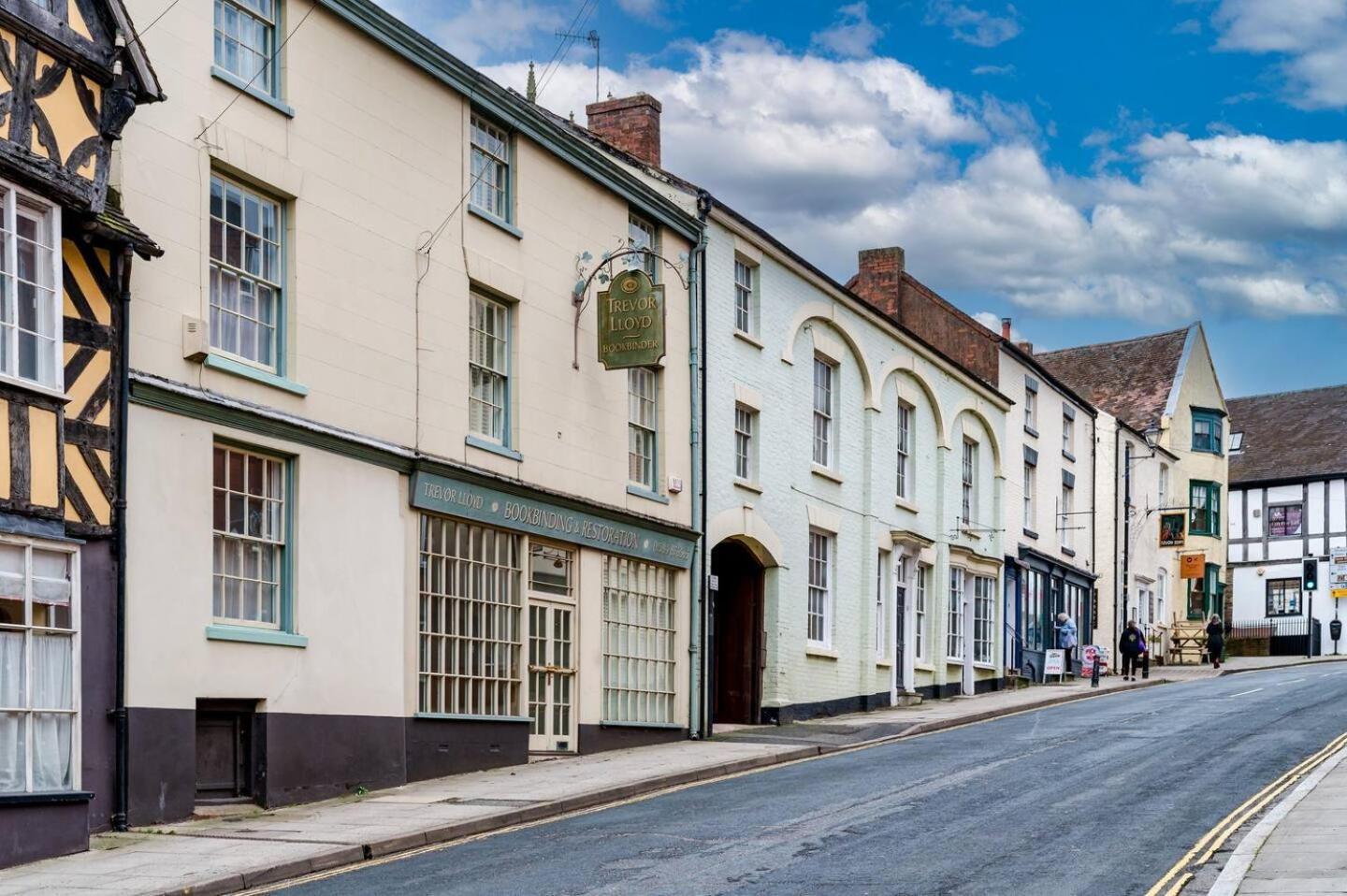 Pass The Keys Juno In The Centre Of Historic Ludlow